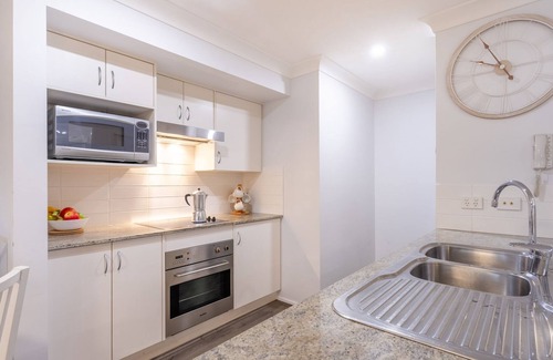 Nelson Bay Apartment | Shoal Bay Beach Apartments, 9 2 Shoal Bay Road, air conditioning, complex swimming pool and lift