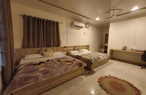 Faizabad Other | Shobhayan inn, airport railway station pickup free