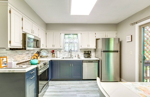 Overland Park House | Shop, Dine & Unwind: Walkable Overland Park Home