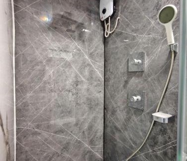 Barangay 76 Apartment | Shore 3 Staycation Near Moa