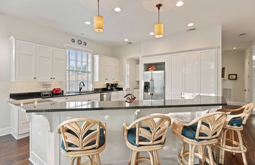 East Beach House | Shore am Happy located at the 8th Street Beach Entrance, sleeps 12 w/large Pool