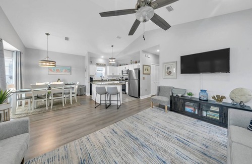Seagrove Beach House | Shore Beats Work: Family Cottage w/Pool Access Near Seagrove Beach