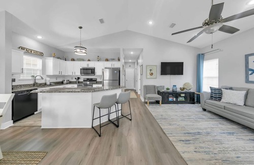 Seagrove Beach House | Shore Beats Work: Family Cottage w/Pool Access Near Seagrove Beach