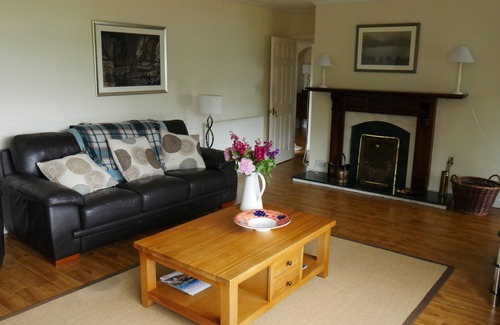 Alexandria Cottage | Shore House - sleeps 10 guests in 5 bedrooms