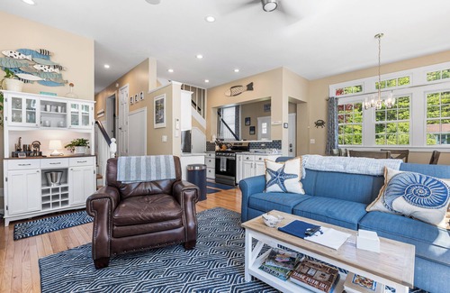 Wells House | "Shore To Please" Wells, Maine. All the comforts of home. 3 bed, 3 bath, ac +