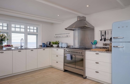 Sandsend Cottage | SHORE VIEW, family friendly, with a garden in Sandsend