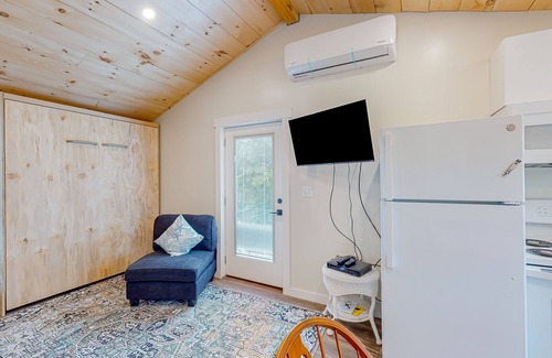 Kennebunk House | Shorebreeze Inn | Tri-Plex in Kennebunk, Family Fun, Pool, Outdoor games