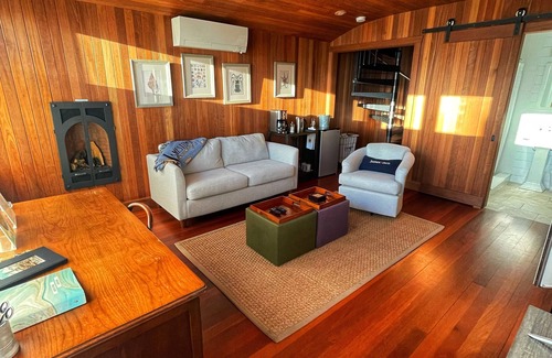 Jamestown Cottage | Shoreby Hill/Village - Jamestown Cottage, near Newport, RI and beaches