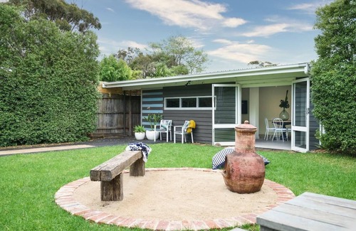 Tootgarook Cottage | Shoreline Hideaway - Hidden Hideaway close to the beach