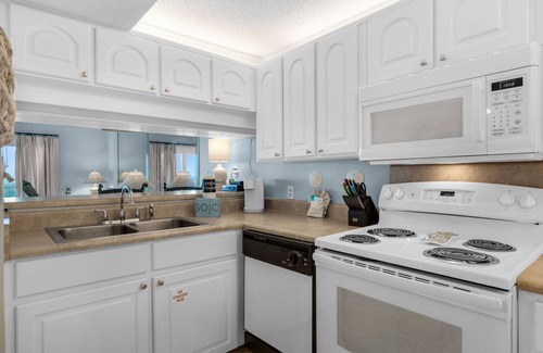 Biltmore Beach Condo | “Shoreline Retreat”~Mariner East ~Ground Floor~ 1 Bedroom 2 Bath~Sleeps 6