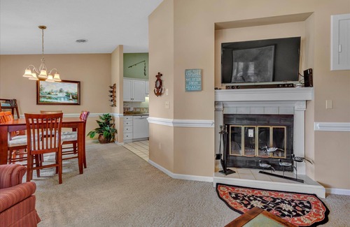 North Shore Condo | SHORELINE SERENITY-POOL, RENTABLE BOAT SLIP- NOW AVAILABLE TO BOOK FOR 2025!