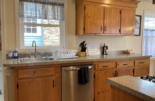 Branford Cottage | Short Beach Coastal Cottage