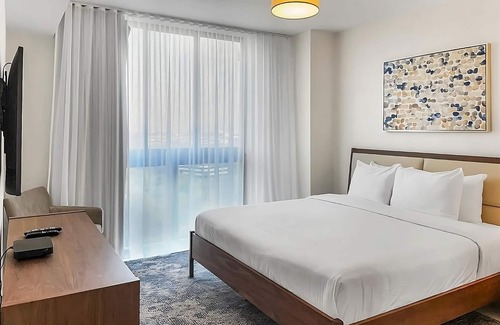 Doral Hotel | Short Distance From The Well Known Sites! Onsite Parking, Pool, Pets Allowed