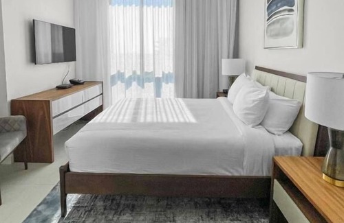 Doral Hotel | Short Distance From The Well Known Sites! Onsite Parking, Pool, Pets Allowed