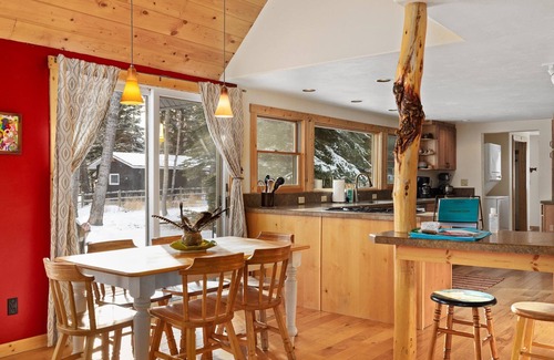 Red Lodge House | Short distance to downtown & Skiing-Chickadee Chalet