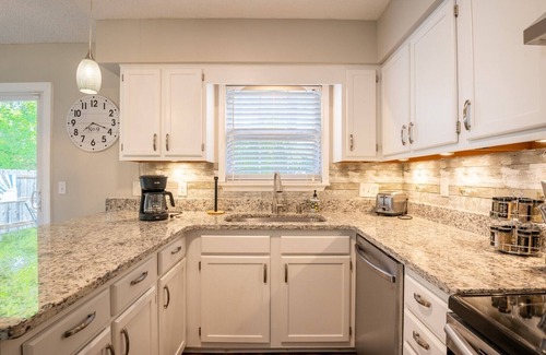 Silver Lake House | Short Drive to Downtown or the Beach! 907 Brewster Lane