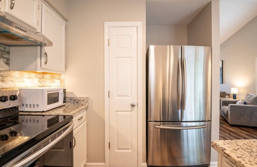 Silver Lake House | Short Drive to Downtown or the Beach! 907 Brewster Lane