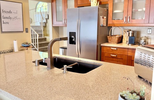 Bonita House | Short Drive to Downtown Los Angeles, Disneyland, and Southern California Beaches