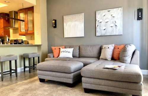 Bonita House | Short Drive to Downtown Los Angeles, Disneyland, and Southern California Beaches