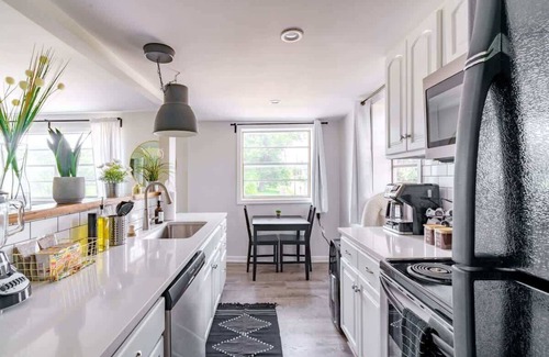 Victorian Village House | Short North - 2BR - Convention - Private Parking