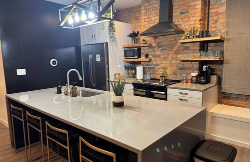 Italian Village House | Short North/Downtown | Steps to High St | Walk to Convention Ctr | 5.8K+ Reviews