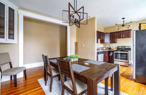 Victorian Village House | Short North - King Bed - Convention - Parking Free