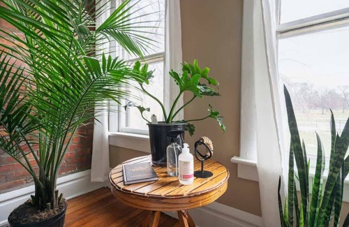 Victorian Village House | Short North - King Bed - Convention - Parking Free