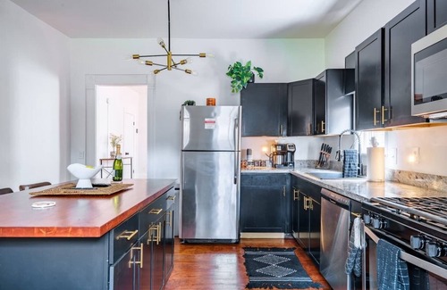 Italian Village House | Short North - King Bed - Parking Free - Convention