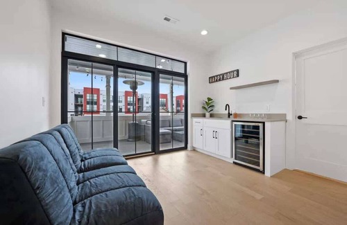 Italian Village House | Short North- King Bed - Convention - Free Parking