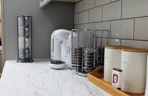 Queens Quarter House | Short Stay N.I brings you this stylish boutique 4 bedroom house ideal for families and gatherings