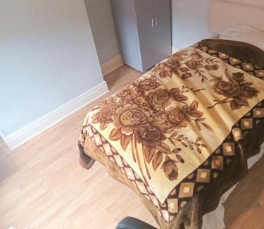 Stoke-on-Trent House | Short Stoke Stays