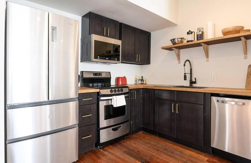 South Pointe Apartment | Short Walk to Beach - LARGE 3bd2ba - Sleeps 8