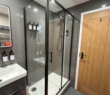 Clayton Apartment | Short Walk to CoOp Live and Etihad Stadium