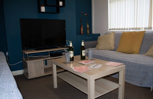 Liverpool House | Short walk to FC Liverpool. Warm and cozy house ideal for city break or business