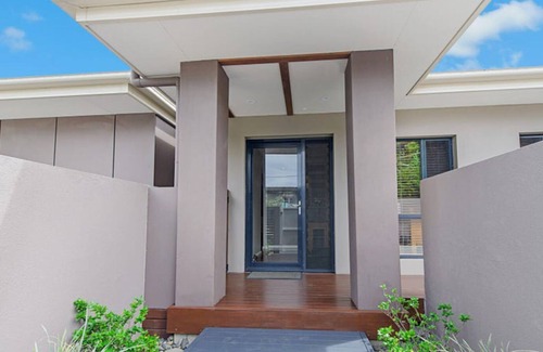 Port Macquarie House | Short walk to Flynn’s Beach
