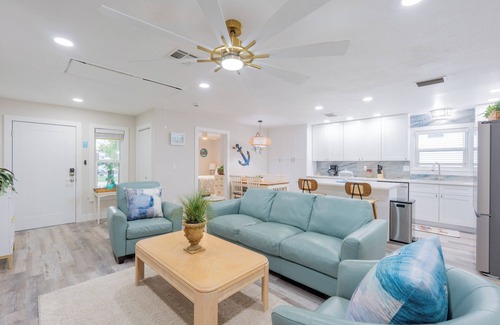 Fort Myers Beach House | 🌅Short Walk to Beach - Great Location - Beach Haven North 122🌅