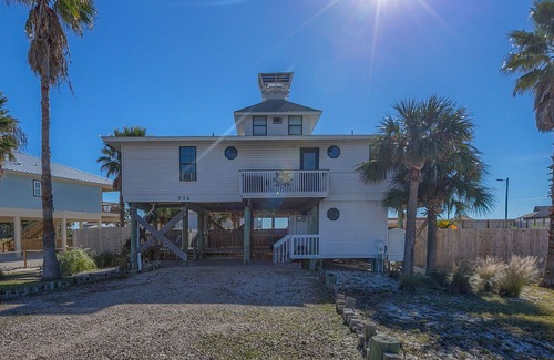 East End House | Short walk to beach with PRIVATE POOL!