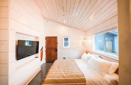 Stinson Beach House | Shortboard Room includes Queen Bed