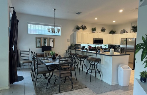 Sunset Lakes House | Shreks Hideout! 4 BR/3 BA Pool & Pets in Sunset Lakes!