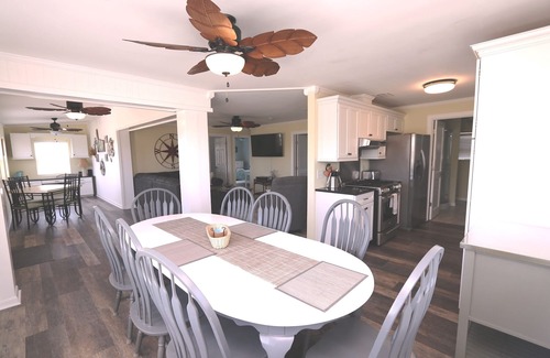 Mexico Beach House | Shuckers & Beaches! In Beautiful Mexico Beach, FL