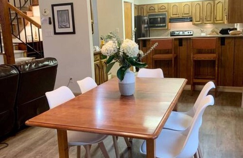 Angel Fire House | Shuttle to Resort, Remodeled 1930 sqft, Family Friendly, Large Outdoor Space
