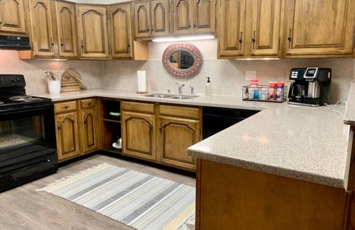 Angel Fire House | Shuttle to Resort, Remodeled 1930 sqft, Family Friendly, Large Outdoor Space
