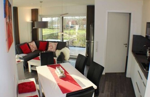 Fedderwardersiel Apartment | Sielhuus10-Free admission to the play barn and North Sea lagoon. Exclusive apartment, sauna and whirlpool tub.