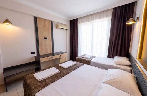 Side Hotel | Side Azalia Garden