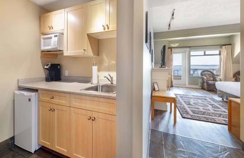 Booktown Hotel | Sidney Waterfront Inn & Suites