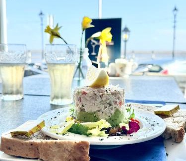 Penarth Hotel | Sids restaurant and bar with rooms