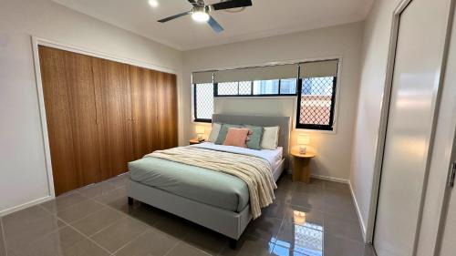 North Lakes House | Sienna Rise - Walk to Westfield sleeps 6 North Lakes