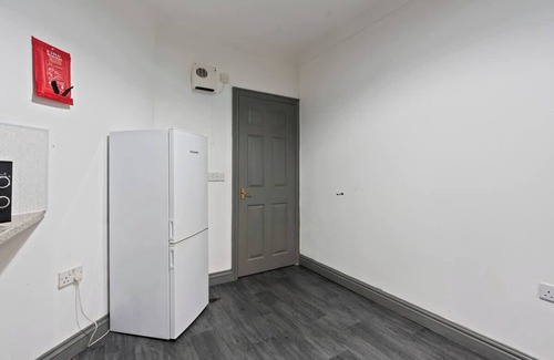 Cwm Frwd Oer Apartment | Sienna's Apartment -2 Bed getaway in Pontypool