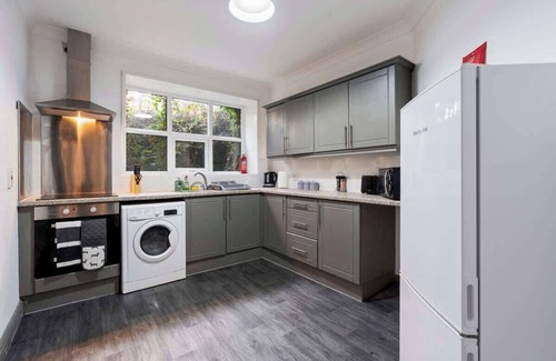 Cwm Frwd Oer Apartment | Sienna's Apartment -2 Bed getaway in Pontypool