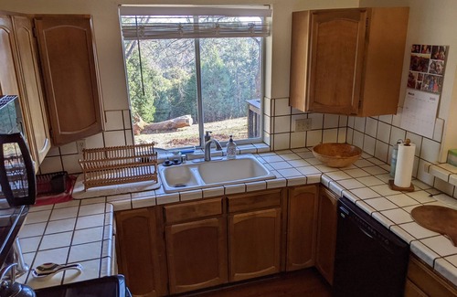 Glencoe House | Sierra Foothills Getaway - beautiful deck & views!